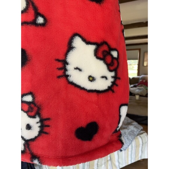 New Release 2024 Hello Kitty Red Heart Faux Fur Plush Throw Soft Love Blanket - Picture 3 of 5